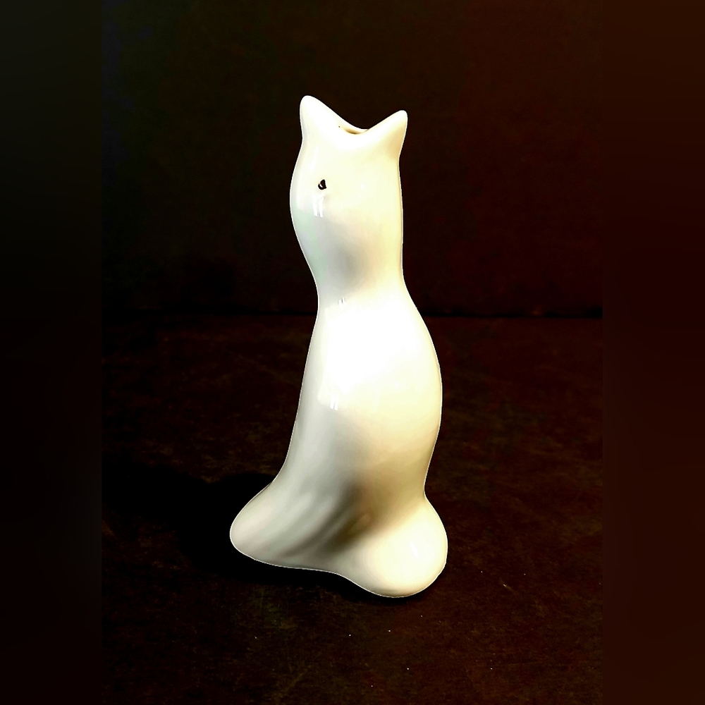 Vintage White Ceramic Pie Burd